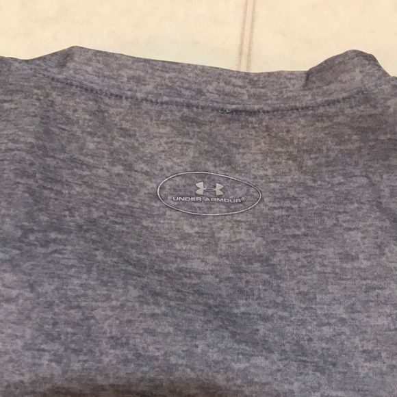 UNDER ARMOUR Gray V-Neck Compression Tee - Picture 4 of 7